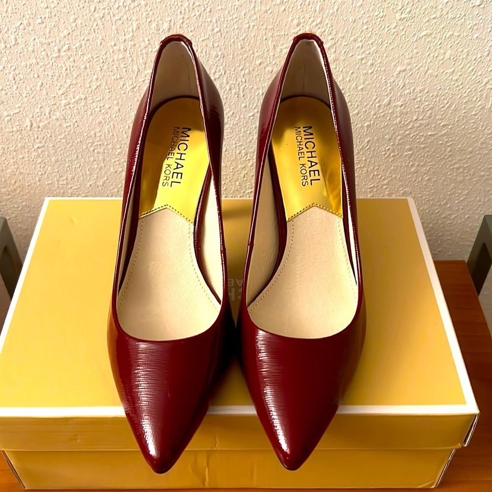 Flex Patent-Leather Mid-Heel Pump Size 6 1/2 M